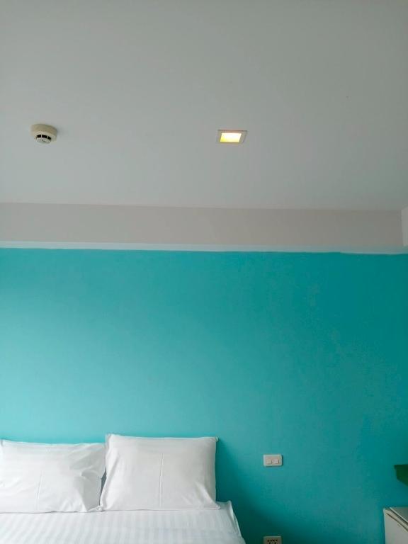 Postel nebo postele na pokoji v ubytování Nantra Chaweng Beach Hotel