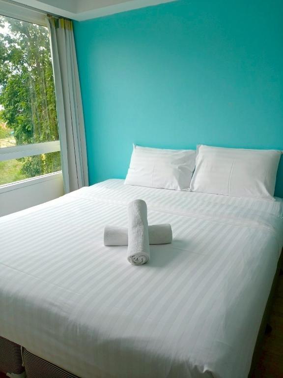 Postel nebo postele na pokoji v ubytování Nantra Chaweng Beach Hotel