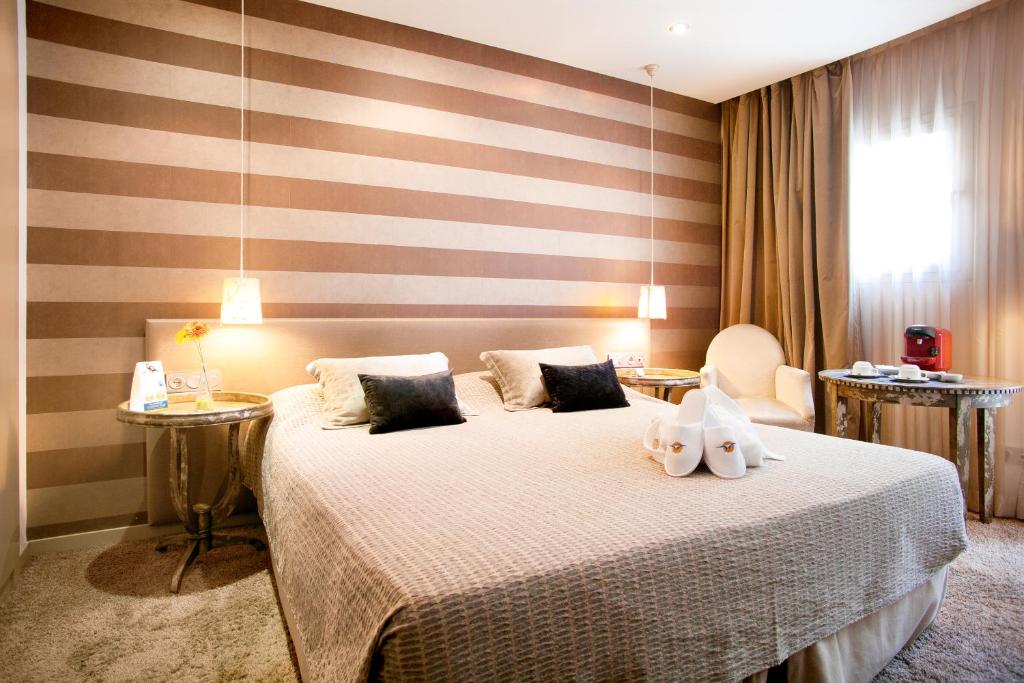 Globales Acis y Galatea, Madrid – Updated 2022 Prices