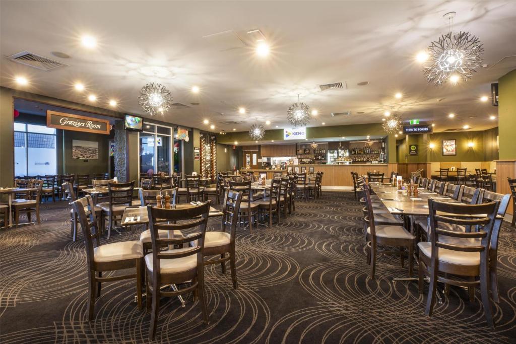 Nightcap at Dalrymple Hotel - Resim 4