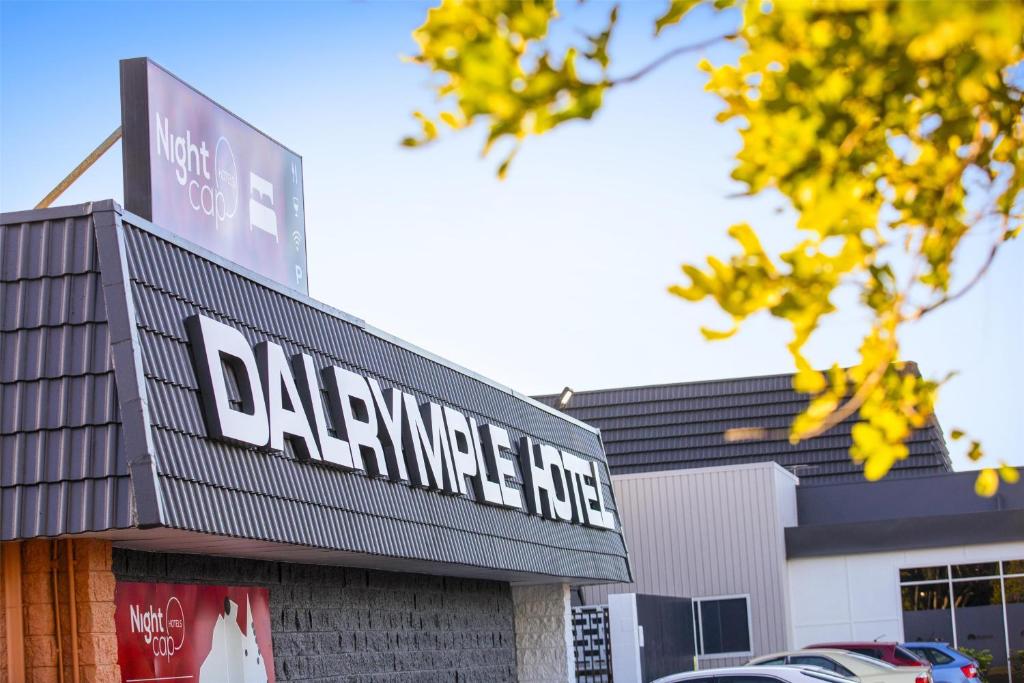 Nightcap at Dalrymple Hotel - Resim 8