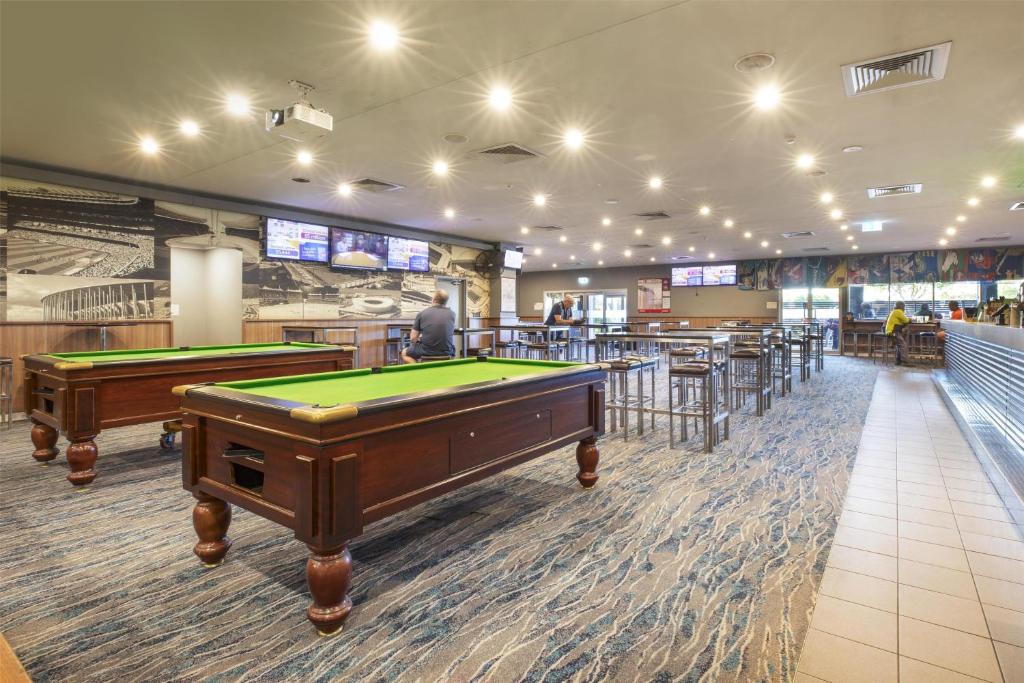 Nightcap at Dalrymple Hotel - Resim 5