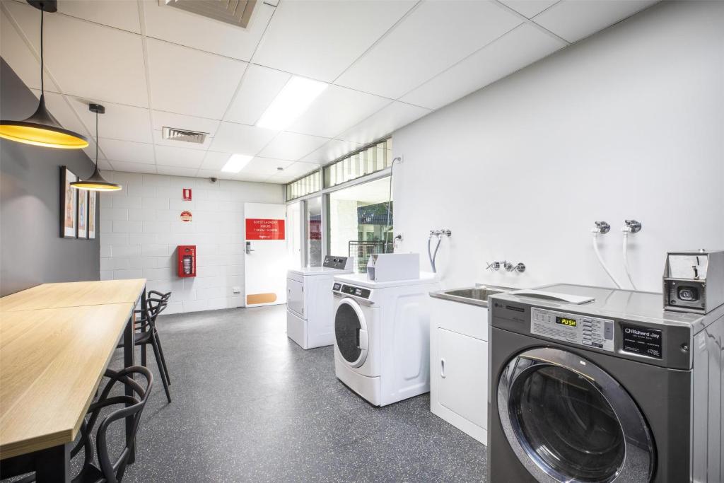 Nightcap at Dalrymple Hotel - Resim 19