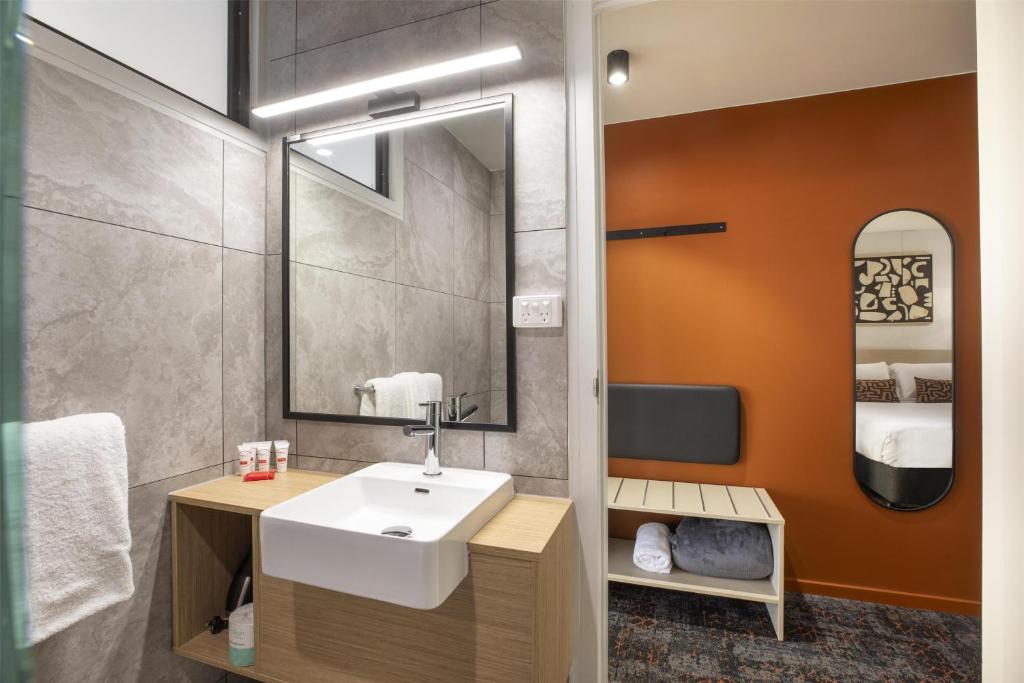 Nightcap at Dalrymple Hotel - Resim 28