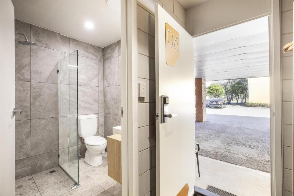 Nightcap at Dalrymple Hotel - Resim 34