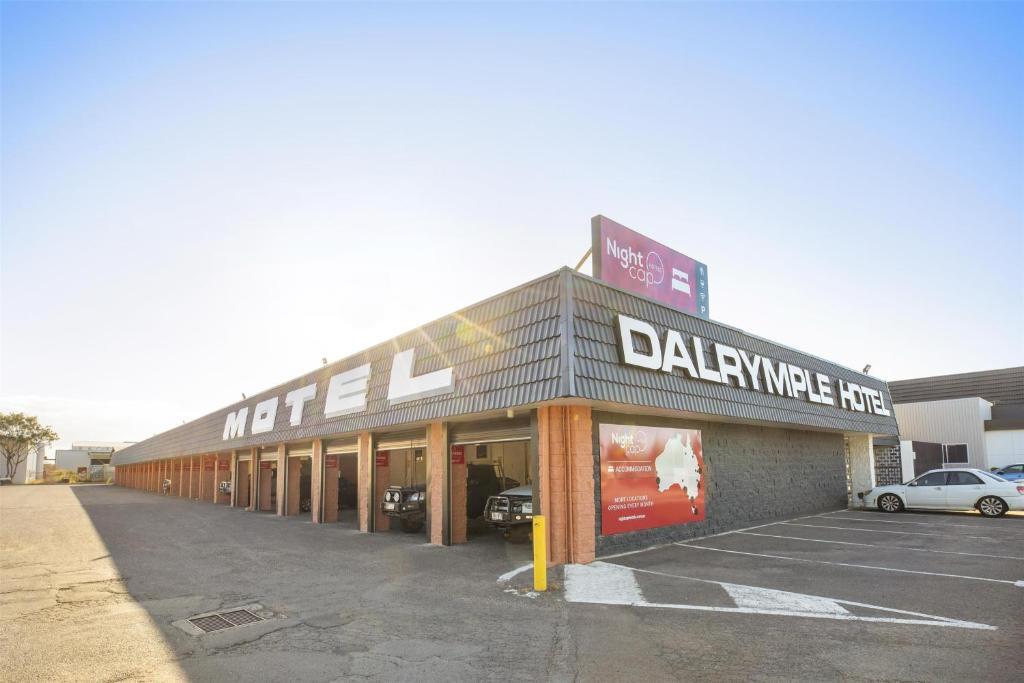 Nightcap at Dalrymple Hotel - Resim 36