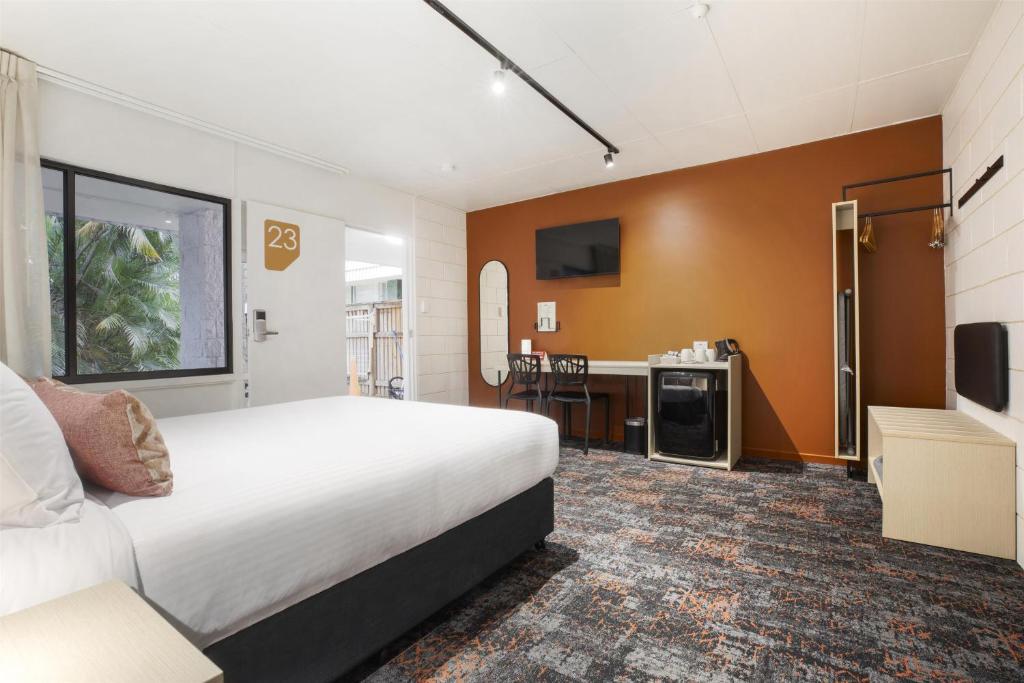 Nightcap at Dalrymple Hotel - Resim 40