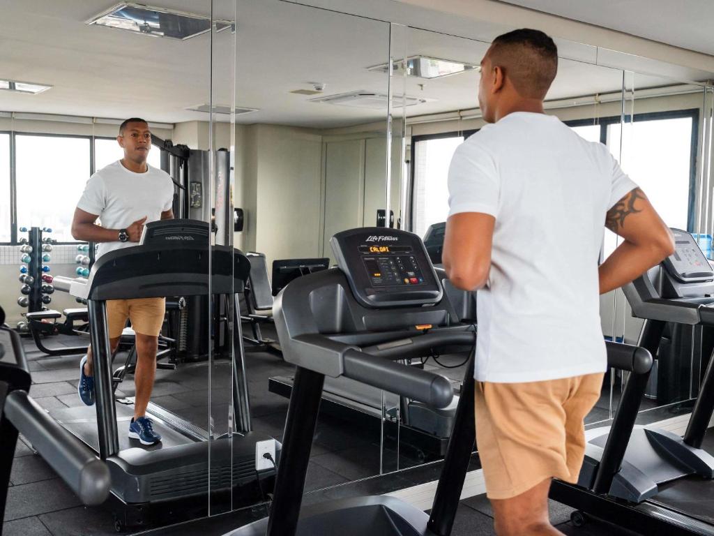 O centro de fitness e/ou as comodidades de fitness de Mercure Belem Boulevard