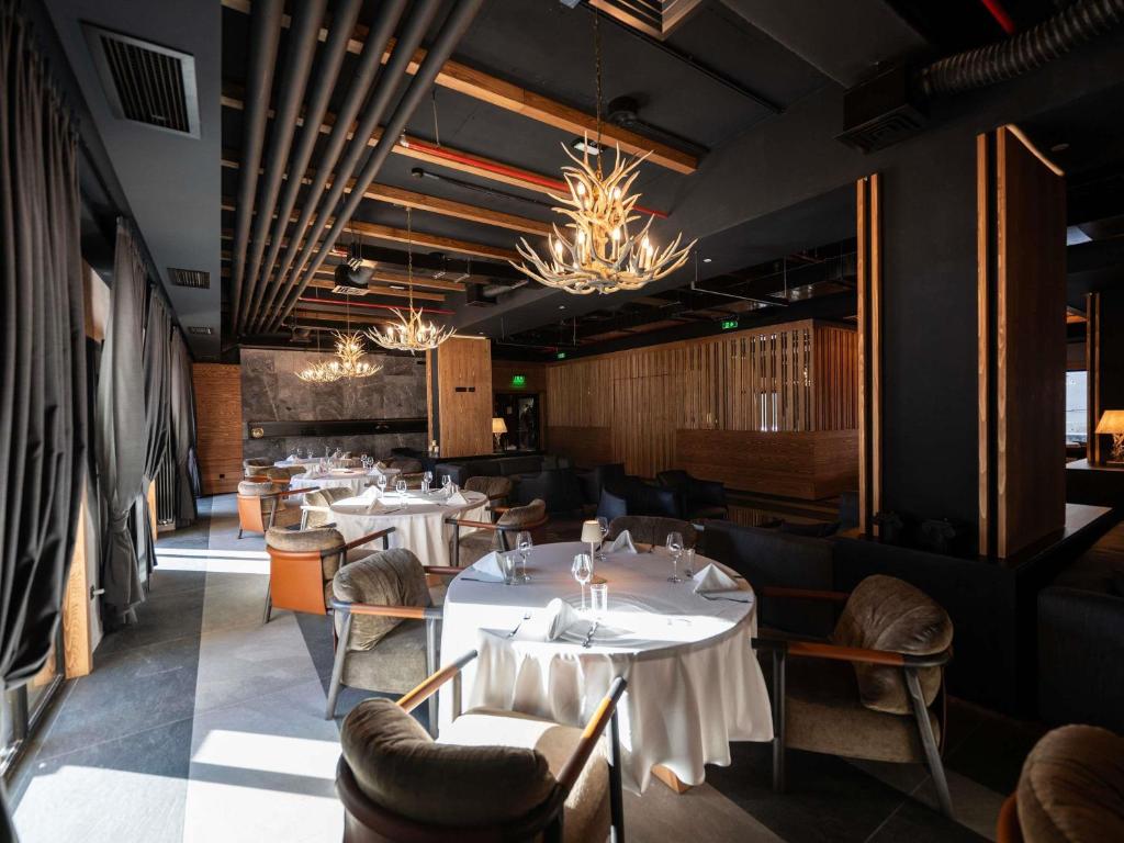 Posezení v ubytování Swissôtel Resort Kolasin