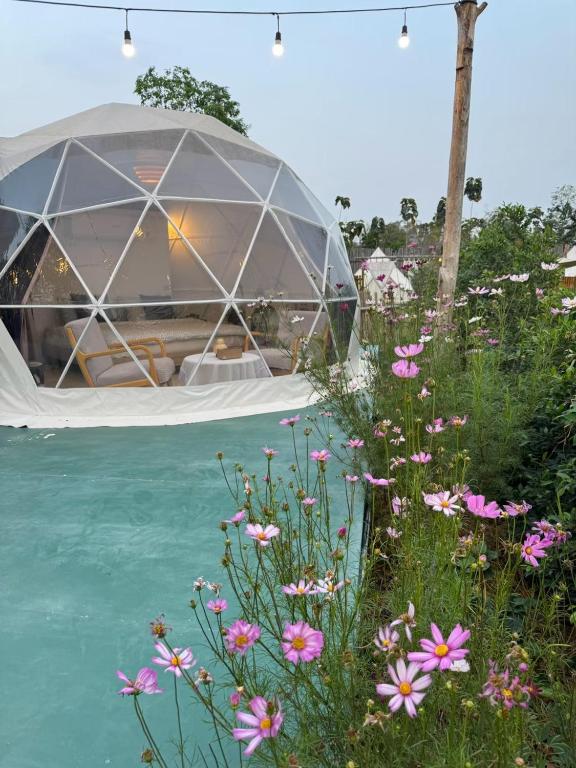 Bazén v ubytování Khao Poon Camping nebo v jeho okolí