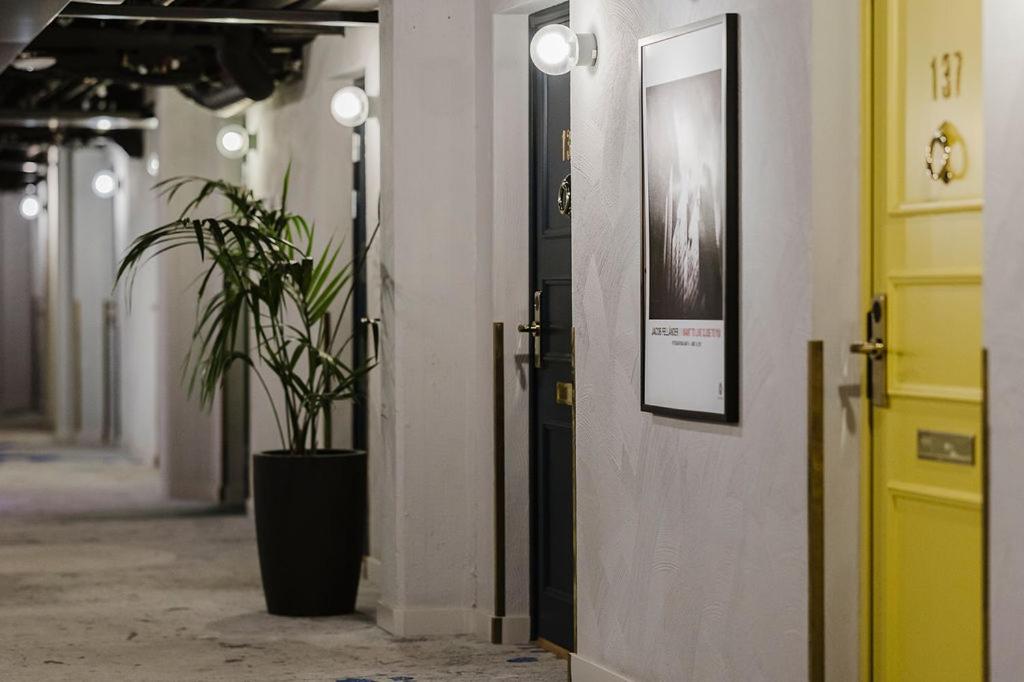 Hotel With Urban Deli - Resim 19