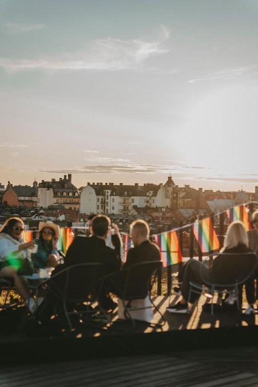 Hotel With Urban Deli - Resim 21