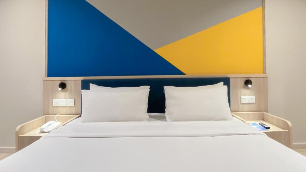 Postel nebo postele na pokoji v ubytování Fives Hotel Meldrum