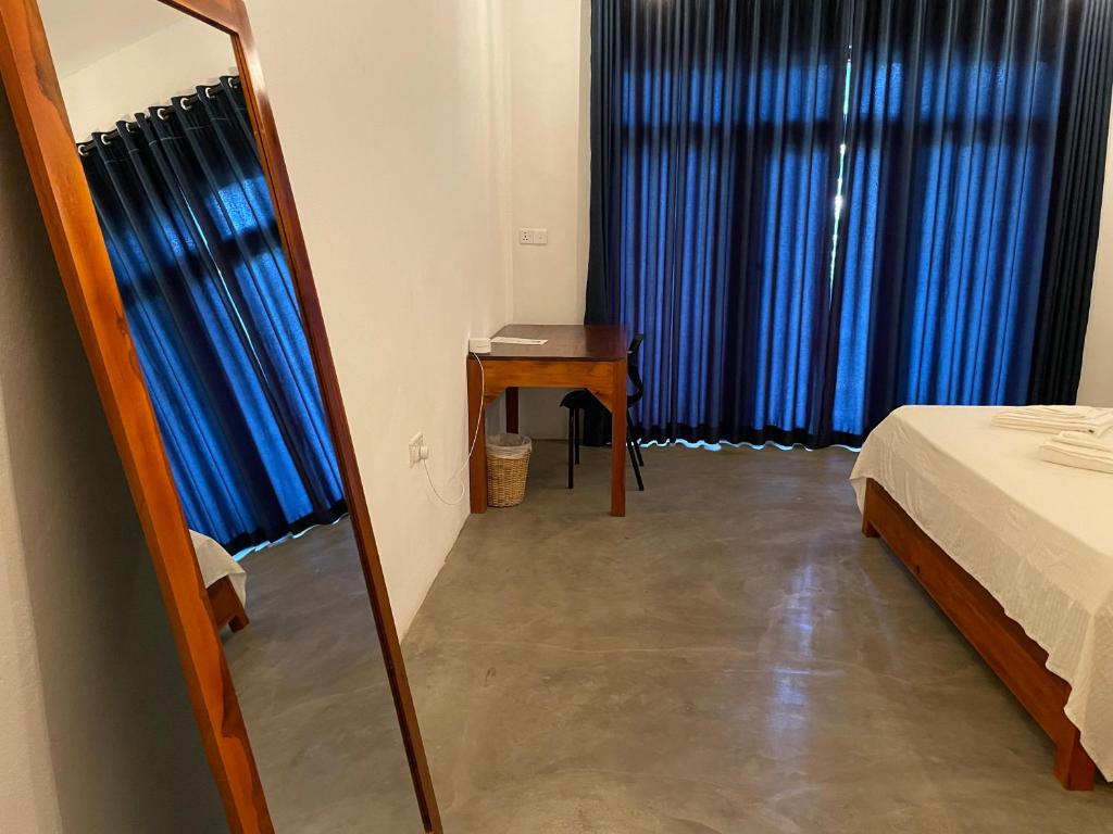 Postel nebo postele na pokoji v ubytování Surf Gangs Arugambay