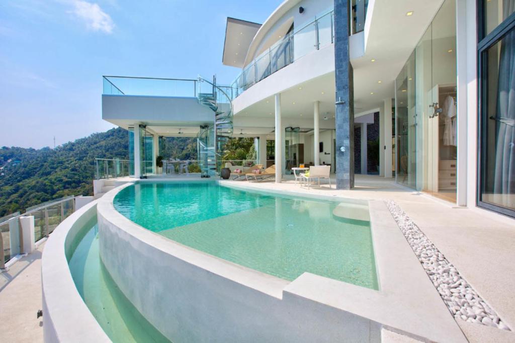 Bazén v ubytování Villa Seawadee - luxurious, award-winning design Villa with amazing panoramic seaview nebo v jeho okolí