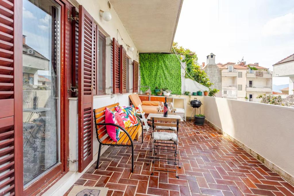 Misho apartment with terrace