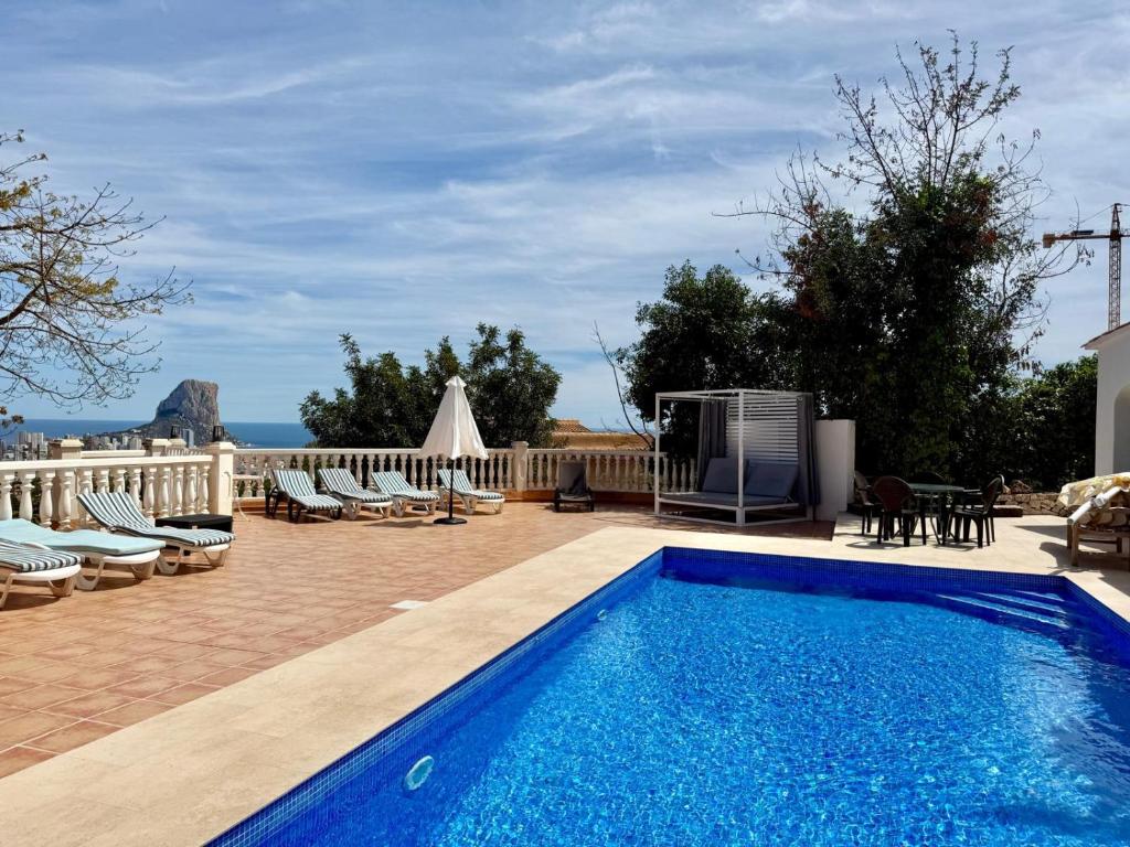 Bazén v ubytování Villa Bellavista Calpe nebo v jeho okolí