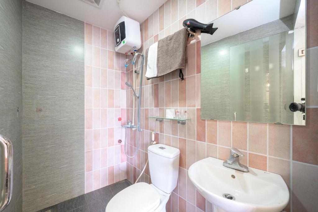 Koupelna v ubytování Luxe Hotel Truong Chinh Ha Noi