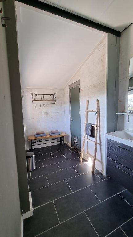 Postel nebo postele na pokoji v ubytování Beach Lodges Oostvoorne