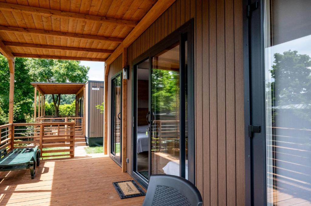 Balkón nebo terasa v ubytování Flaminio Village Bungalow Park