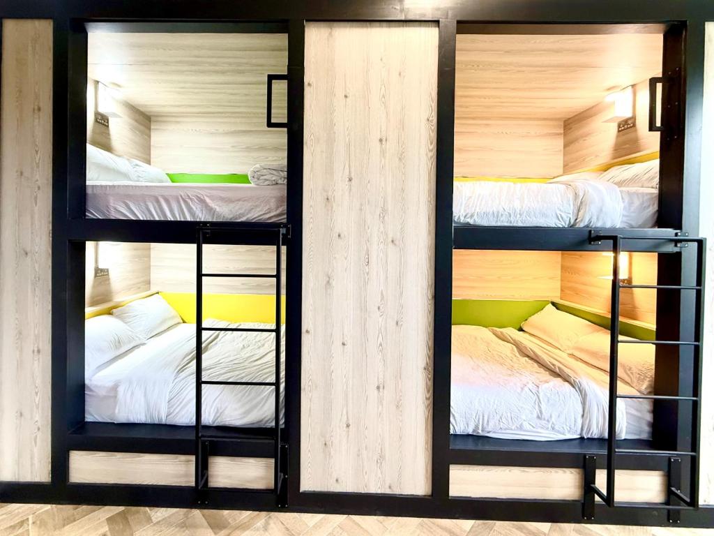 Postel nebo postele na pokoji v ubytování West End Hotel