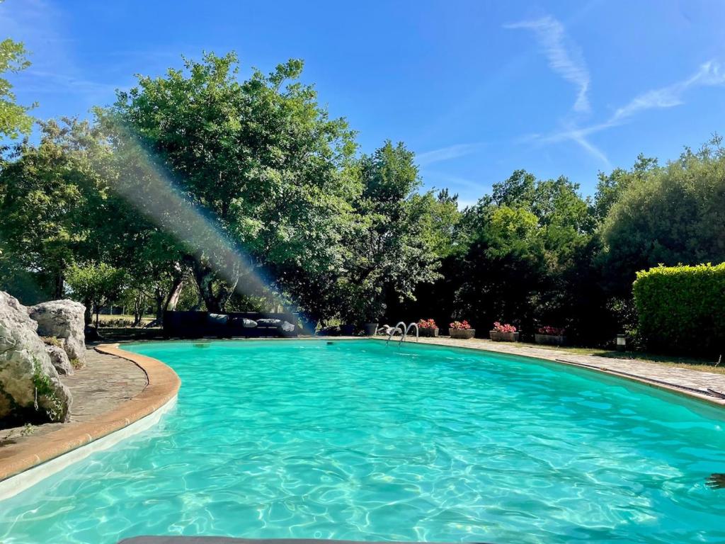 Πισίνα στο ή κοντά στο Estate with pool on 2 hectares in Balazuc