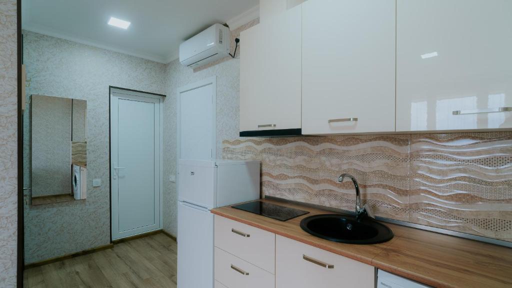 Kuchyň nebo kuchyňský kout v ubytování Villa Ikalto