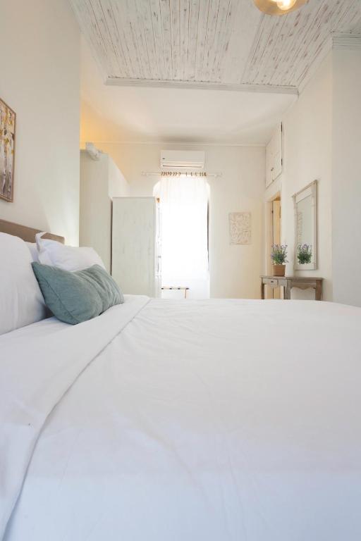 Posteľ alebo postele v izbe v ubytovaní Sophia Areopoli Guesthouse