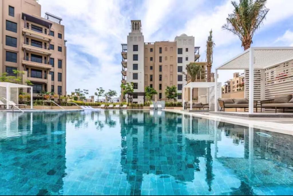 Bazén v ubytování FIRST CLASS 1BR Classic Luxe Getaway nebo v jeho okolí