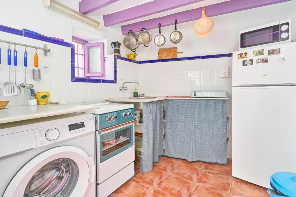 Kuchyň nebo kuchyňský kout v ubytování Casa Rural El Tesillo