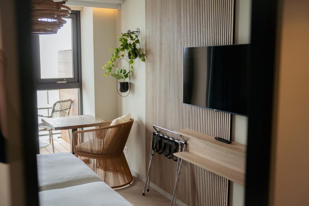 TV a/nebo společenská místnost v ubytování Beachfront Boutiquehotel