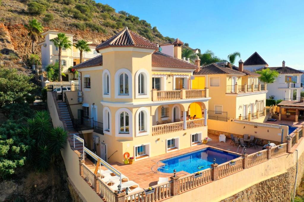 Bazén v ubytování Villa Bella Vista nebo v jeho okolí