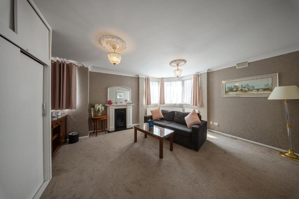 The Clarendon Hotel - Resim 31