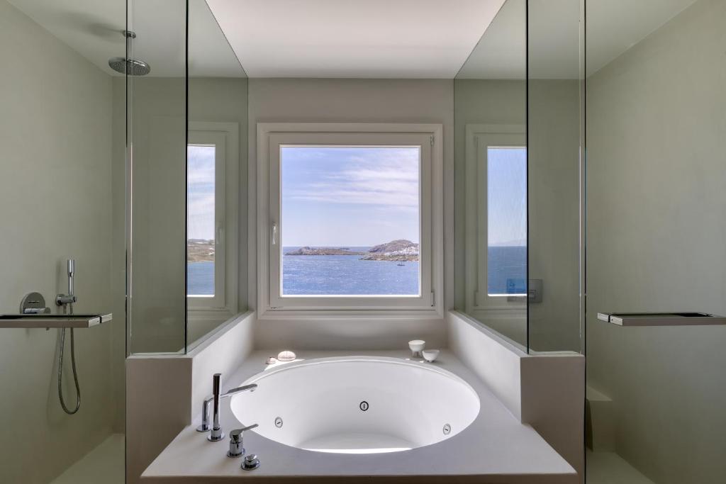Koupelna v ubytování Santa Marina, A Luxury Collection Resort, Mykonos