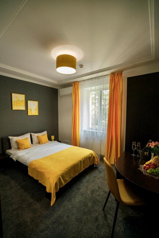 Postel nebo postele na pokoji v ubytování Sunny Hotel