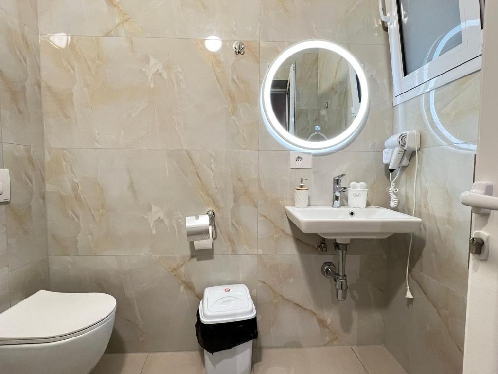 Uma casa de banho em Serene Stay