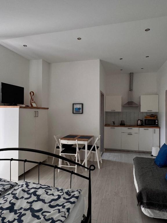 Apartments Denis - Appartamento Monolocale Con Balcone E Vista Mare