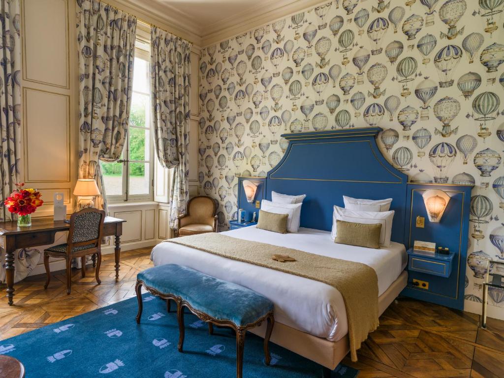 Postel nebo postele na pokoji v ubytování Chateau d'Audrieu