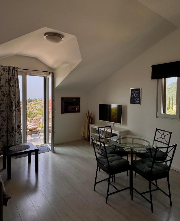 Apartments Denis - One-Bedroom Apartment With Balcony And Sea View