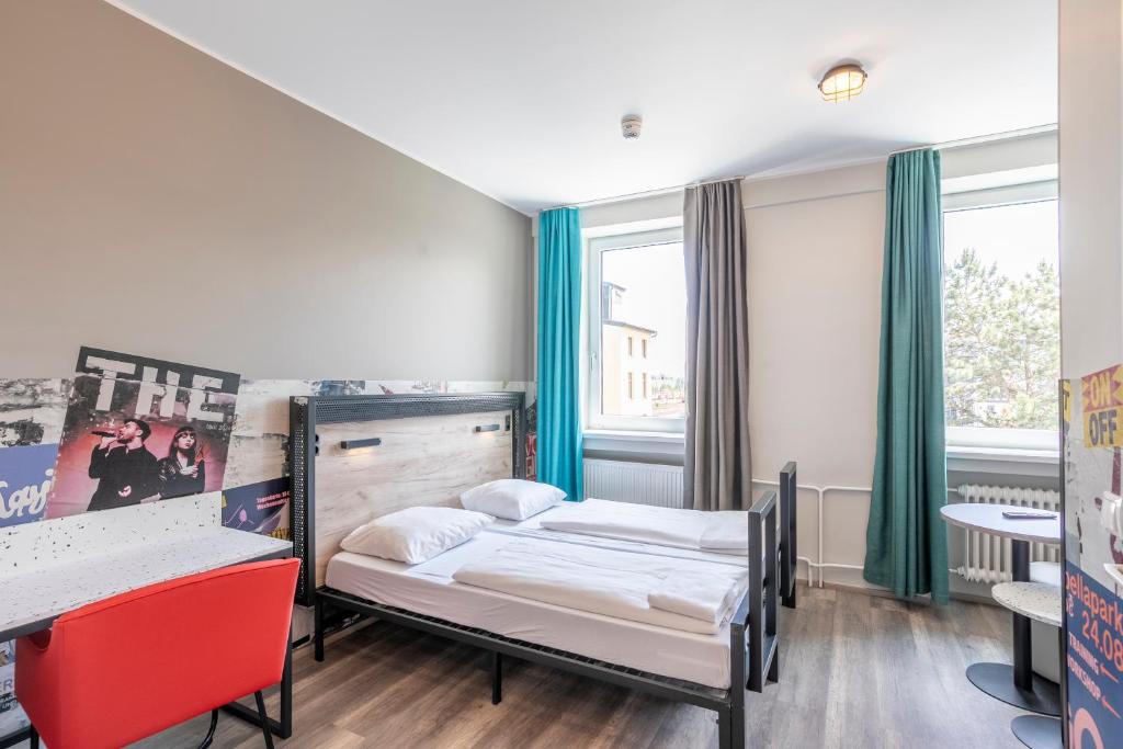 Postel nebo postele na pokoji v ubytování a&o München Laim