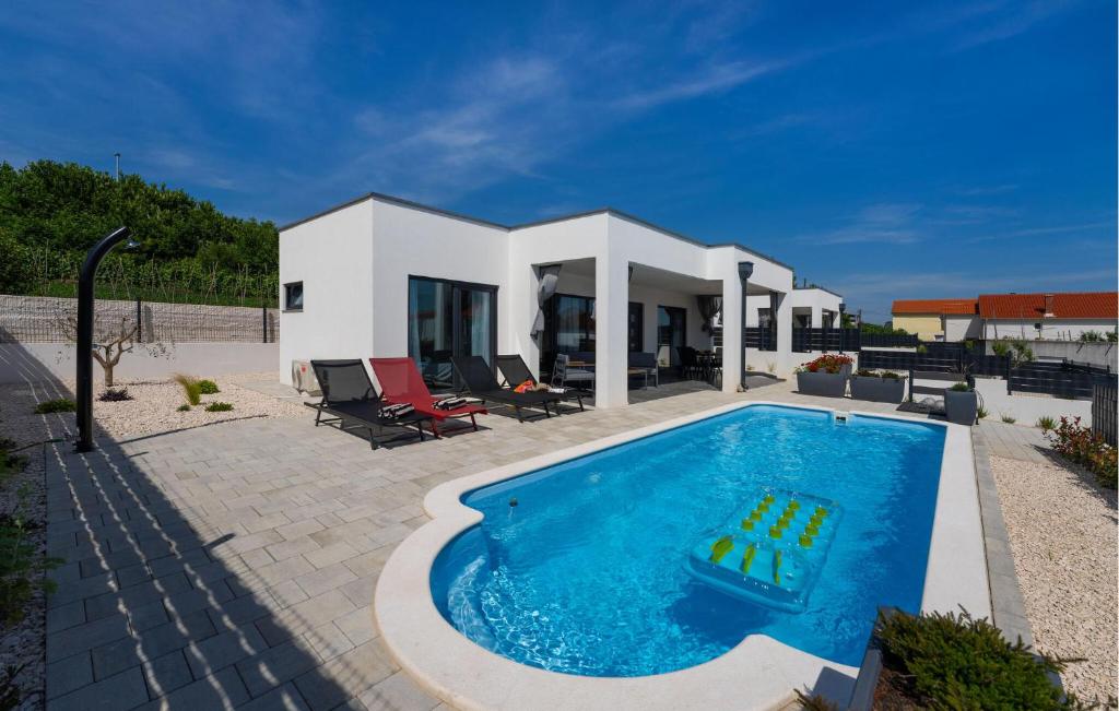 Bassein majutusasutuses Cozy Home In Posedarje või selle lähedal