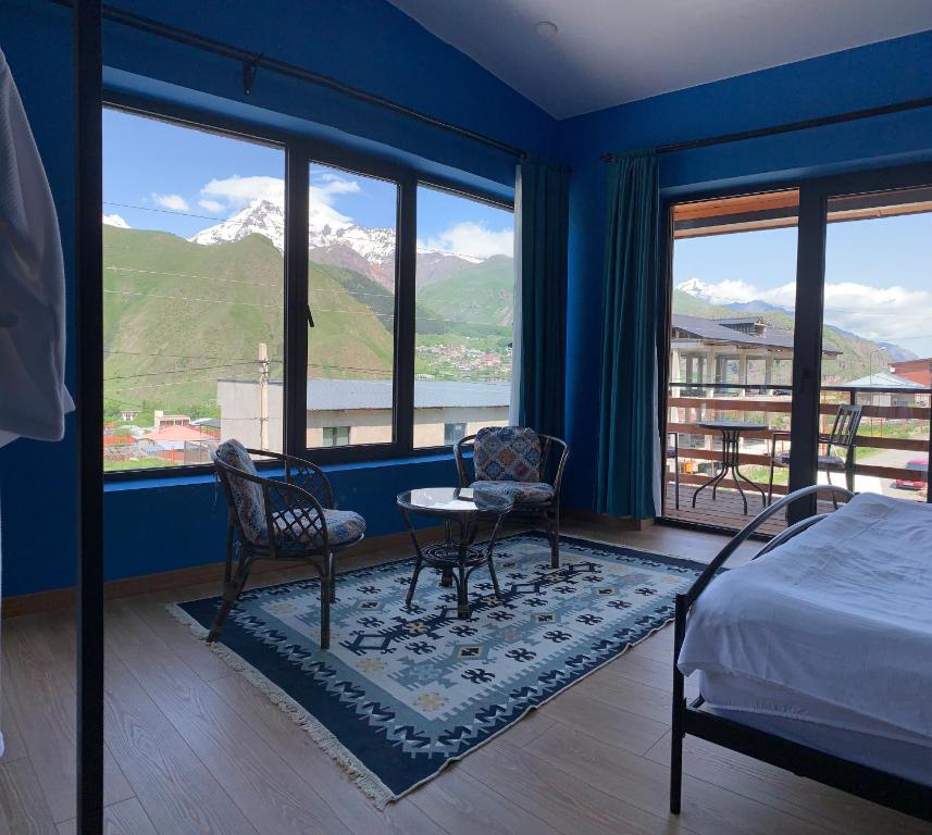 Nespecifikovaný výhled na hory nebo výhled na hory při pohledu z hotelu