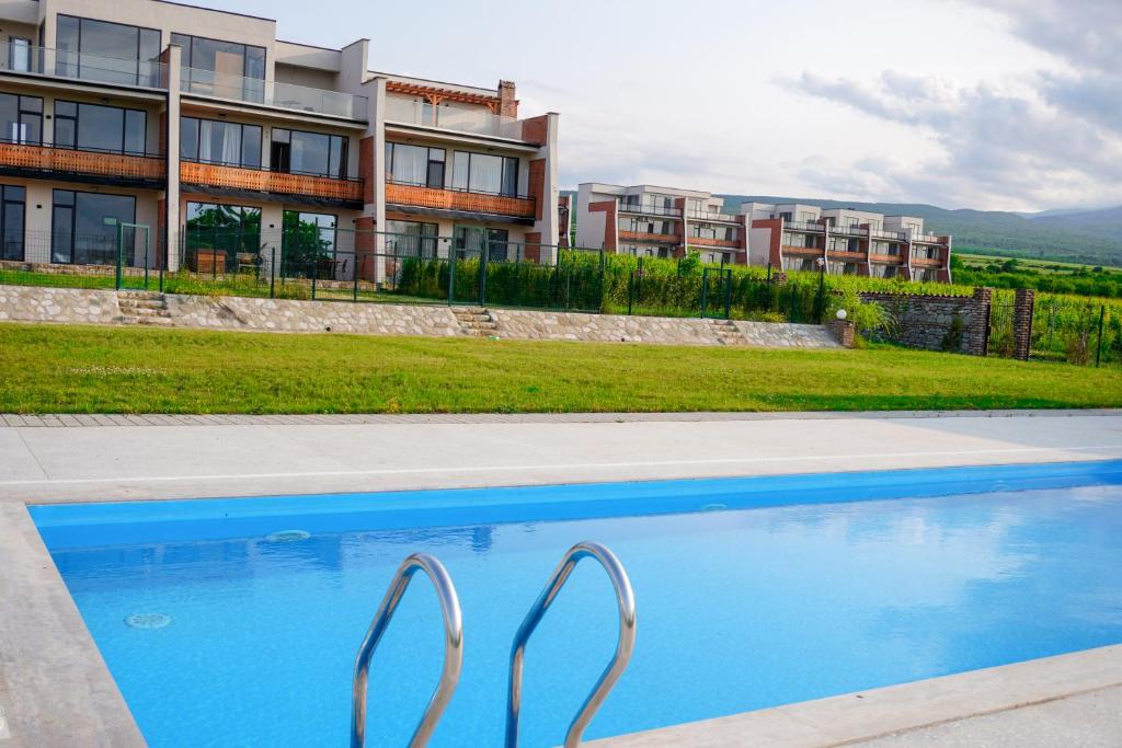 Bazén v ubytování Luxury Villas in Alazani Valley Residence nebo v jeho okolí