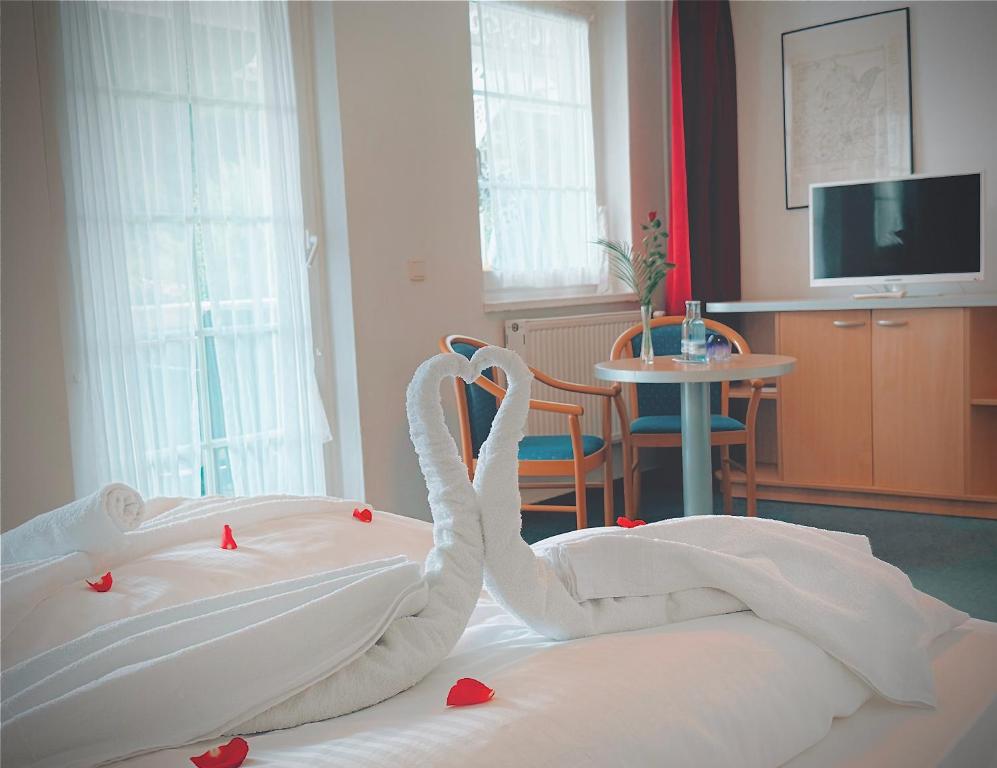 Postel nebo postele na pokoji v ubytování Hotel Granitz