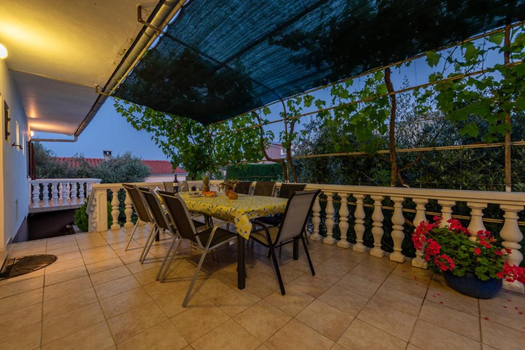 Balkón alebo terasa v ubytovaní Villa Pine ZadarVillas