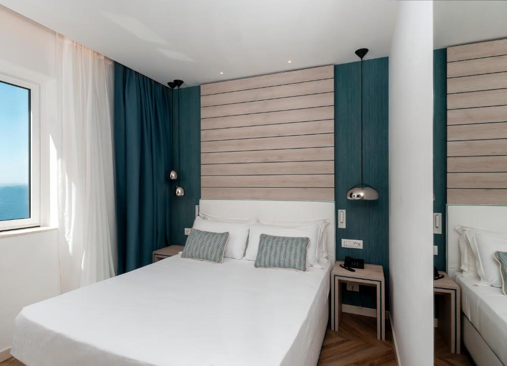 Postel nebo postele na pokoji v ubytování Hotel Tirrenia