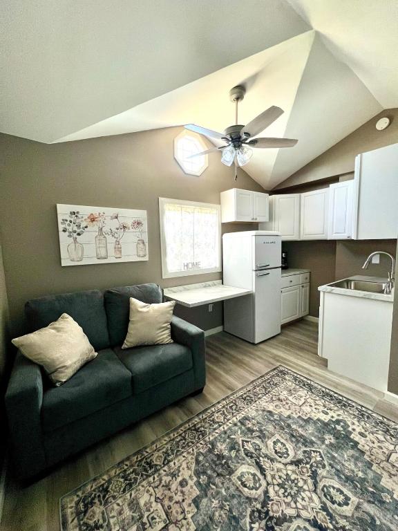 a living room with a couch and a kitchen at Nanas Lil House in Maryville