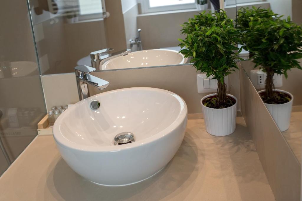 PETIT B&B - in centro a due passi dalla stazione e dai traghetti - 9