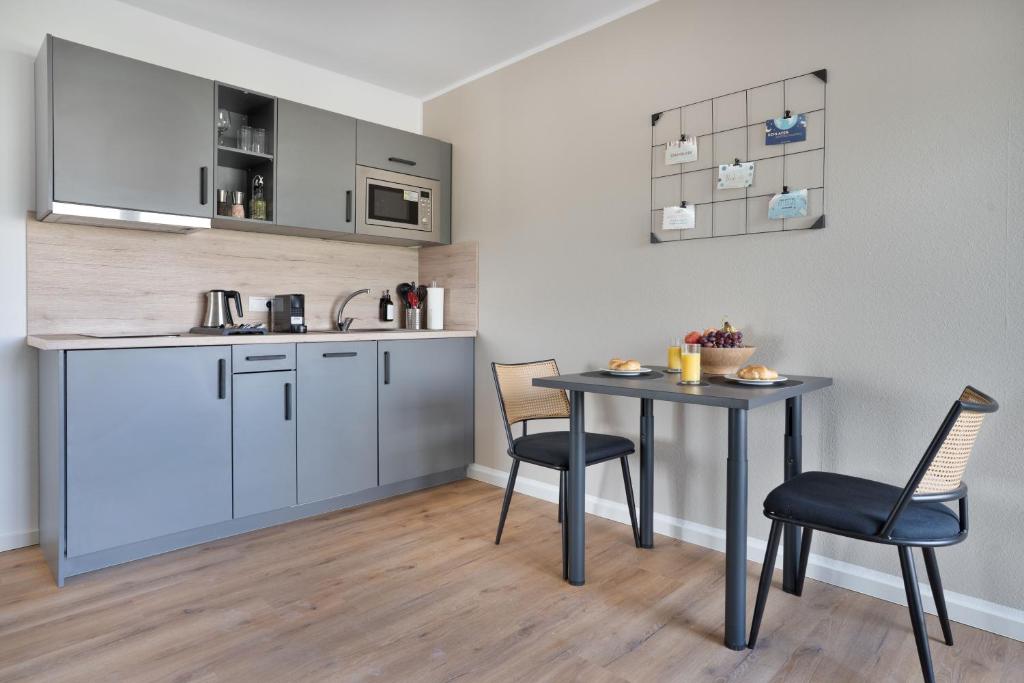 Schöne Apartments I Kostenloses Parken I home2share - Studio-appartement Met Balkon