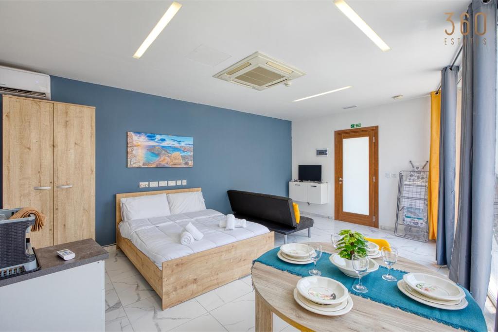 Postel nebo postele na pokoji v ubytování Studio home with sofa bed close to Valletta with Wifi by 360 Estates